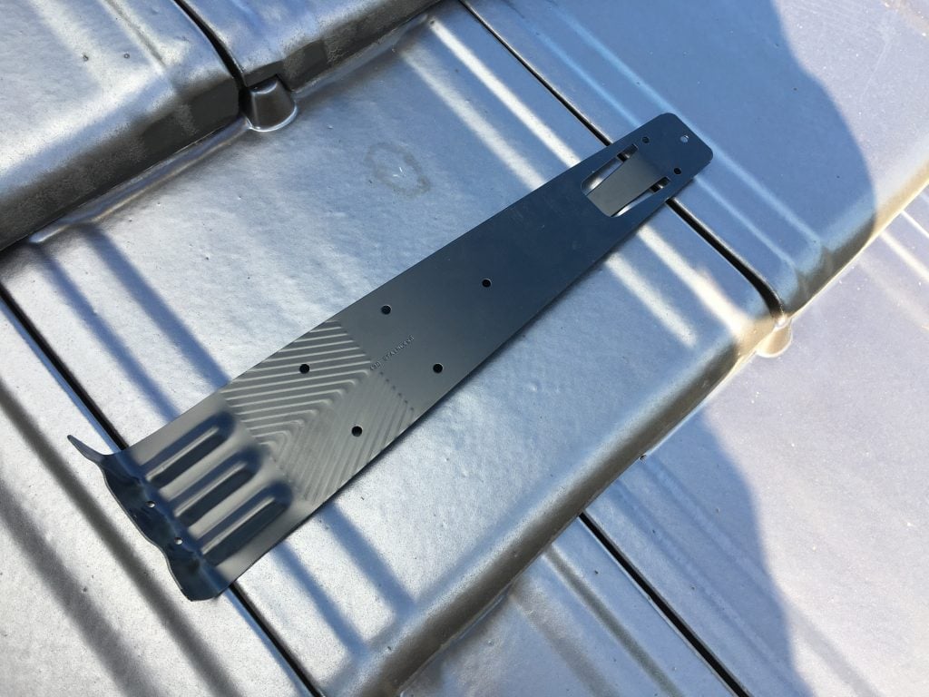 雪止め金具取り付け 広島市安佐北区飯室で屋根工事 O様邸｜やねやねやね